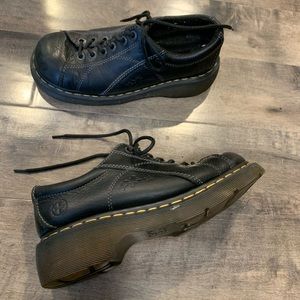 Women’s doc martens size 8